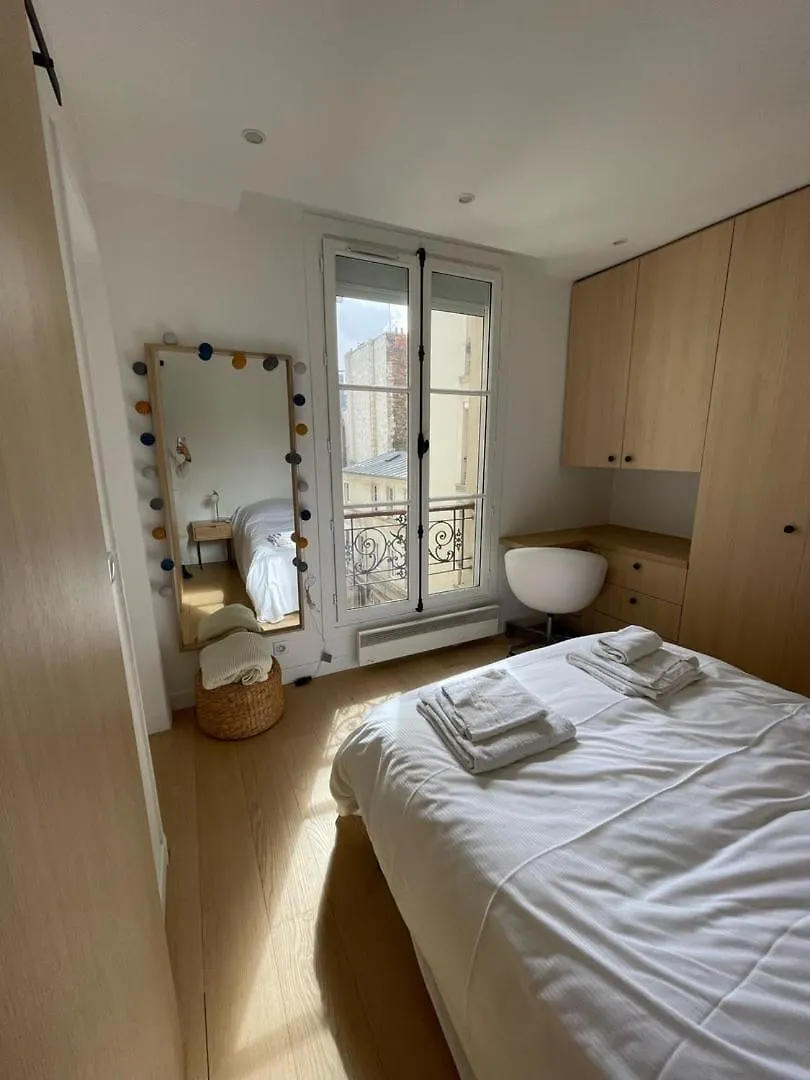 Hipster Paris North Apartment